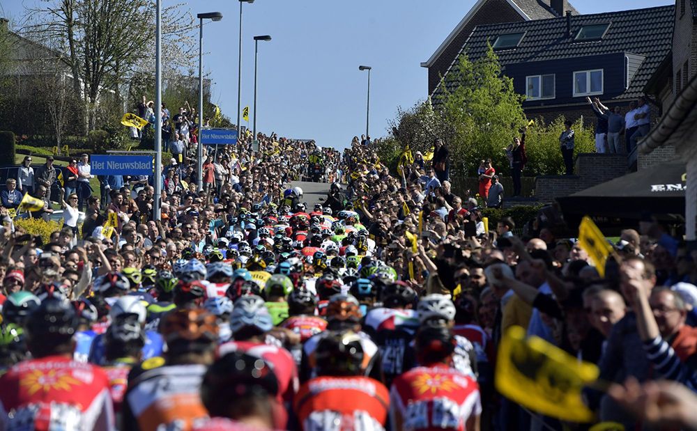 La UCI reduce a 8 el número de ciclistas por equipo en las grandes vueltas