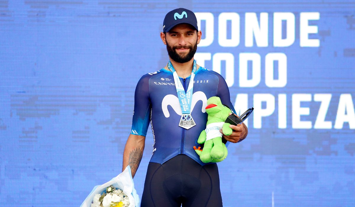 Fernando Gaviria en el podio de la Vuelta a San Juan, tras ser 2º en la etapa