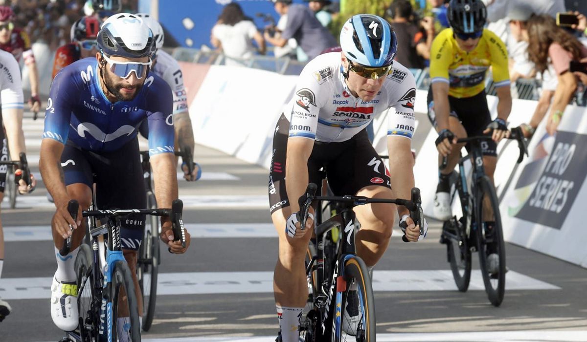 Fabio Jakobsen junto a Fernando Gaviria tras el sprint de la 2ª etapa de la Vuelta a San Juan