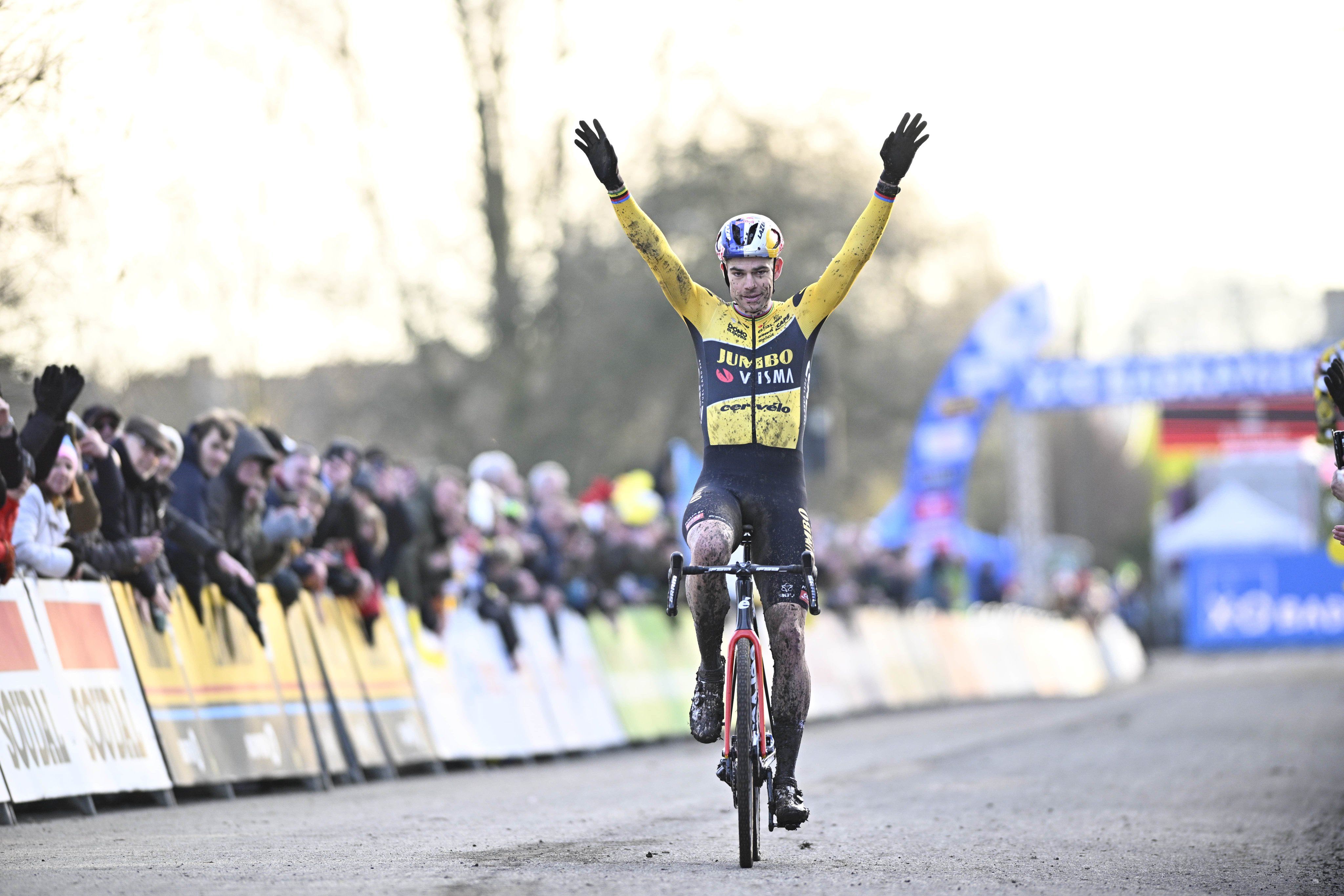 [VÍDEO] Así ha sido la victoria de Wout Van Aert en el Flandriencross de Hamme.