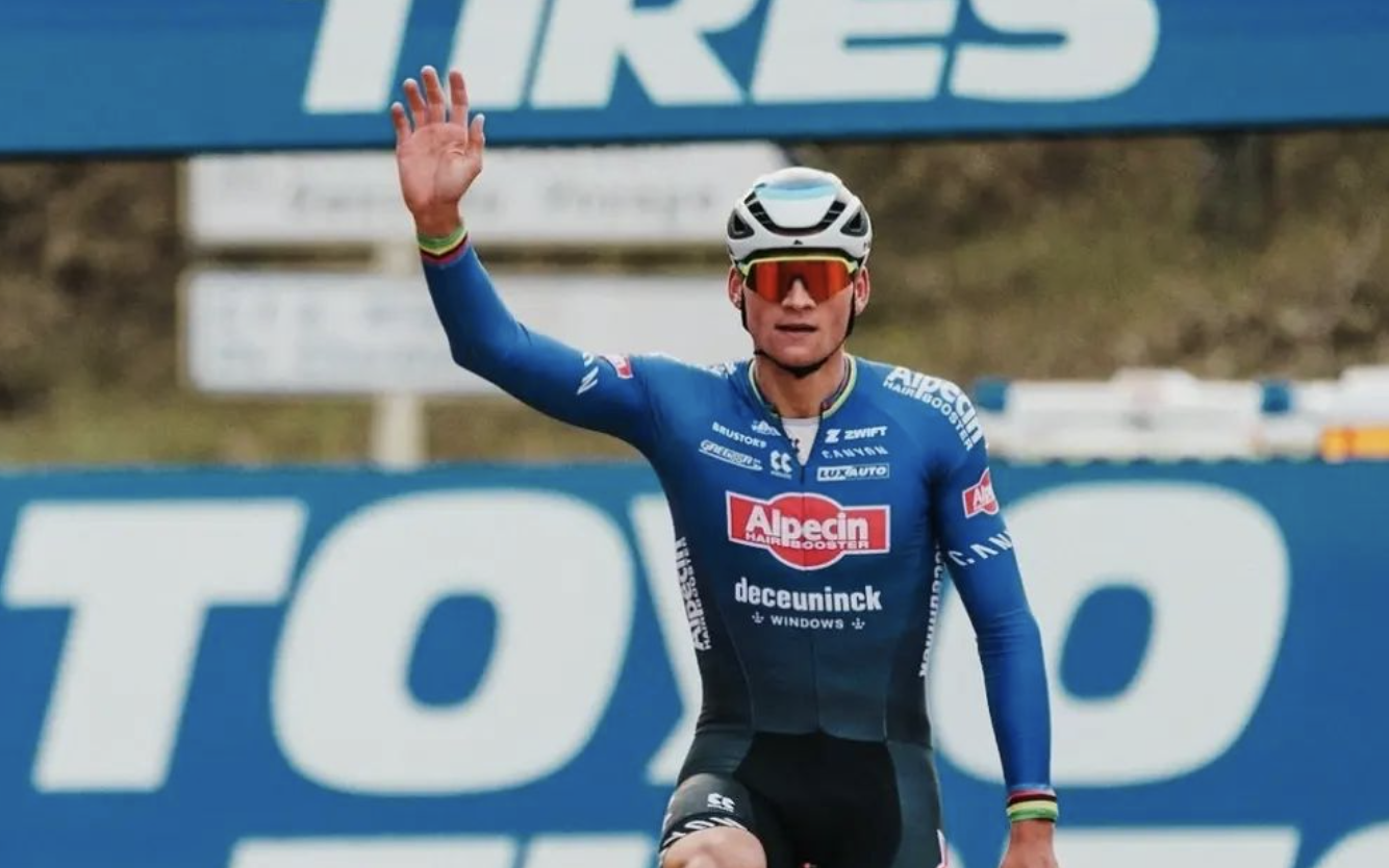 [VÍDEO] Así ha sido la victoria de Mathieu van der Poel en la Copa del Mundo de Besancon.