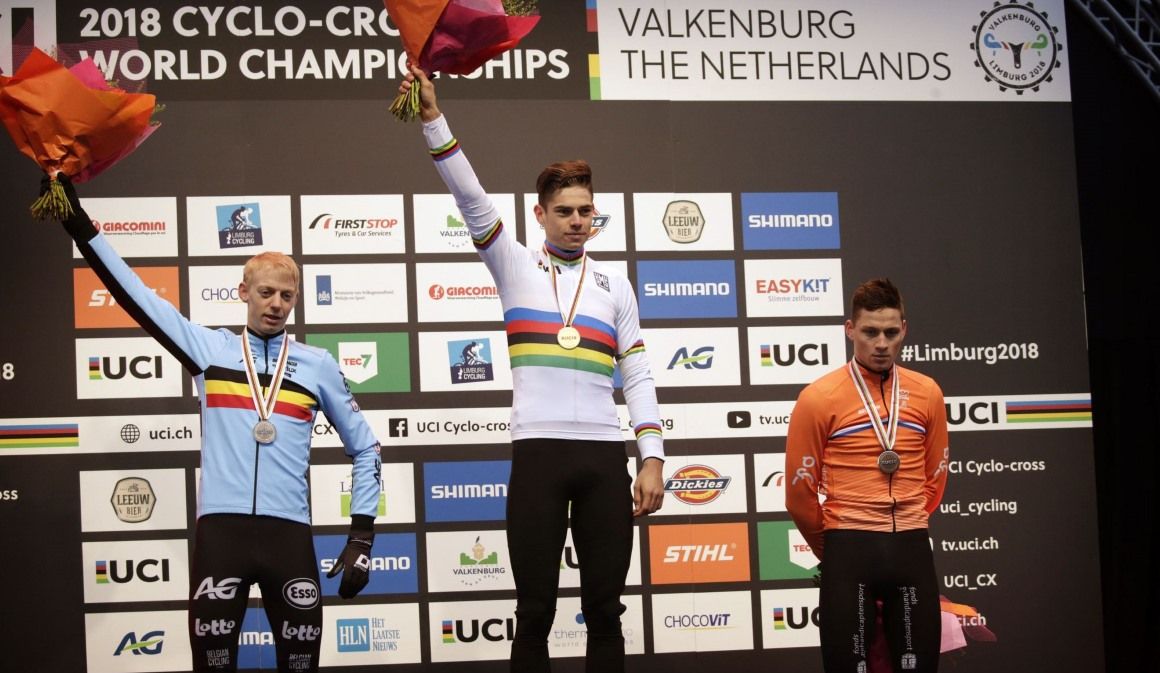 Van Aert tripite: de nuevo campeón del mundo de ciclocross