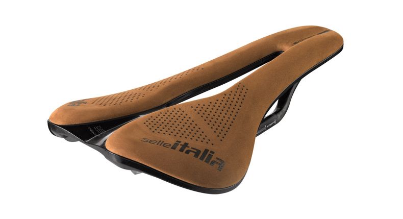 SELLE ITALIA 2023 Novus Boost Evo Kit carbonio Nubuck three quarter SELLE ITALIA 2023 Novus Boost Evo Kit carbonio Nubuck three quarter
