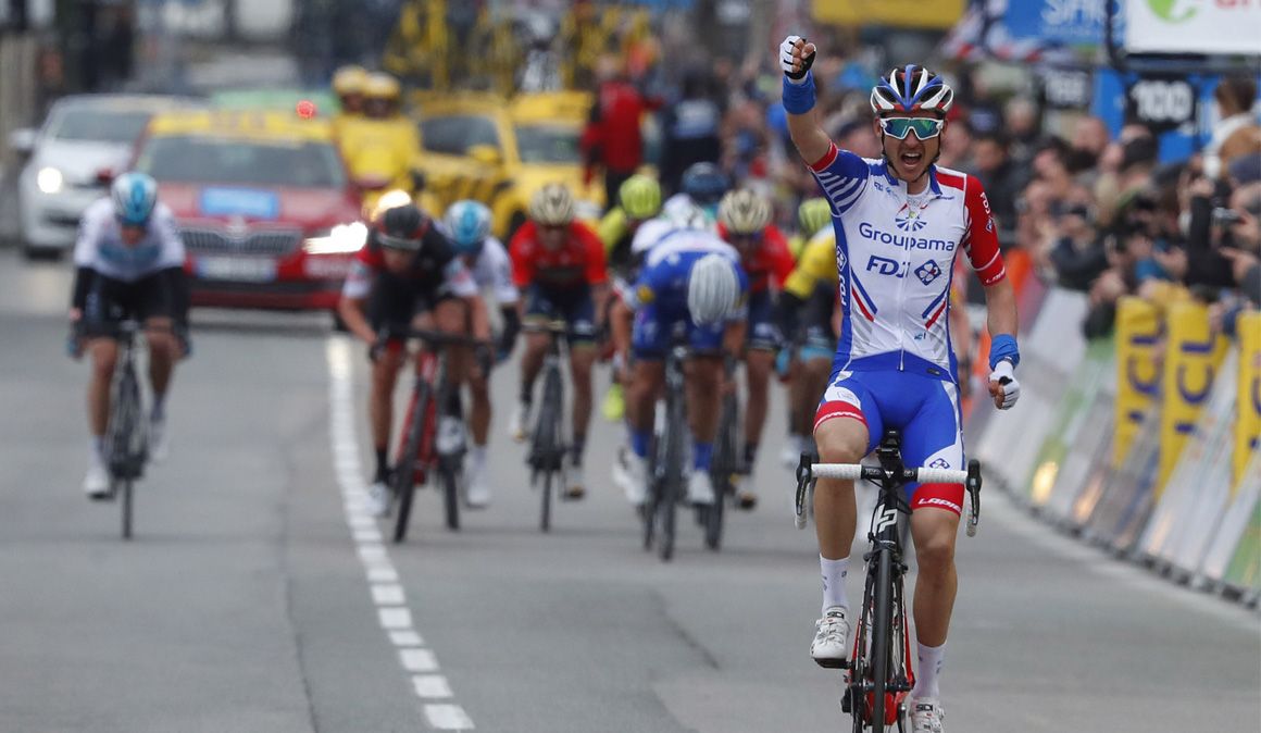 Molard se hace fuerte entre los favoritos, Poels se cae y  Luisle aguanta de amarillo