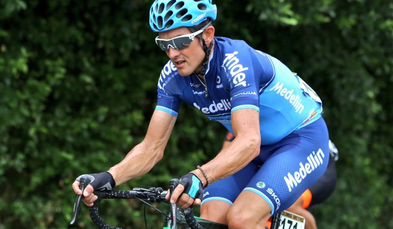 Óscar Sevilla, con fractura en una muñeca tras un asalto en el que le robaron la bici