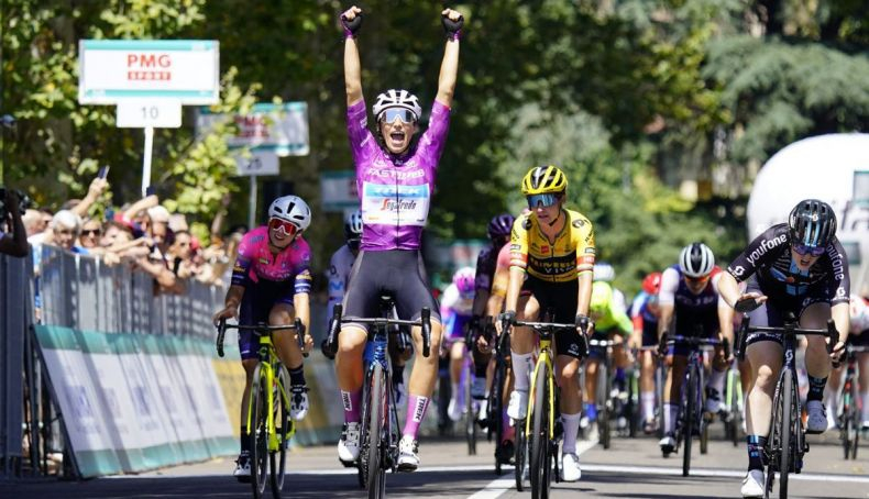 elisa balsamo repite victoria al sprint en el giro donne
