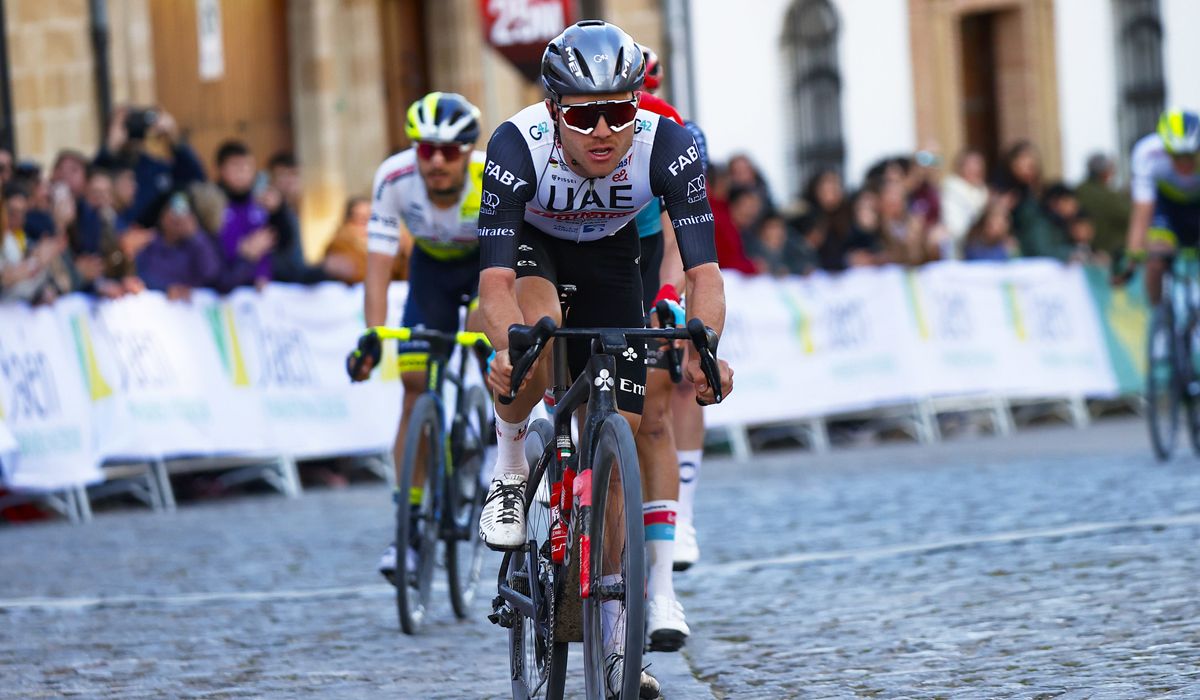 Marc Hirschi llegando a meta, 4º, en la Clásica Jaén Paraiso Interior