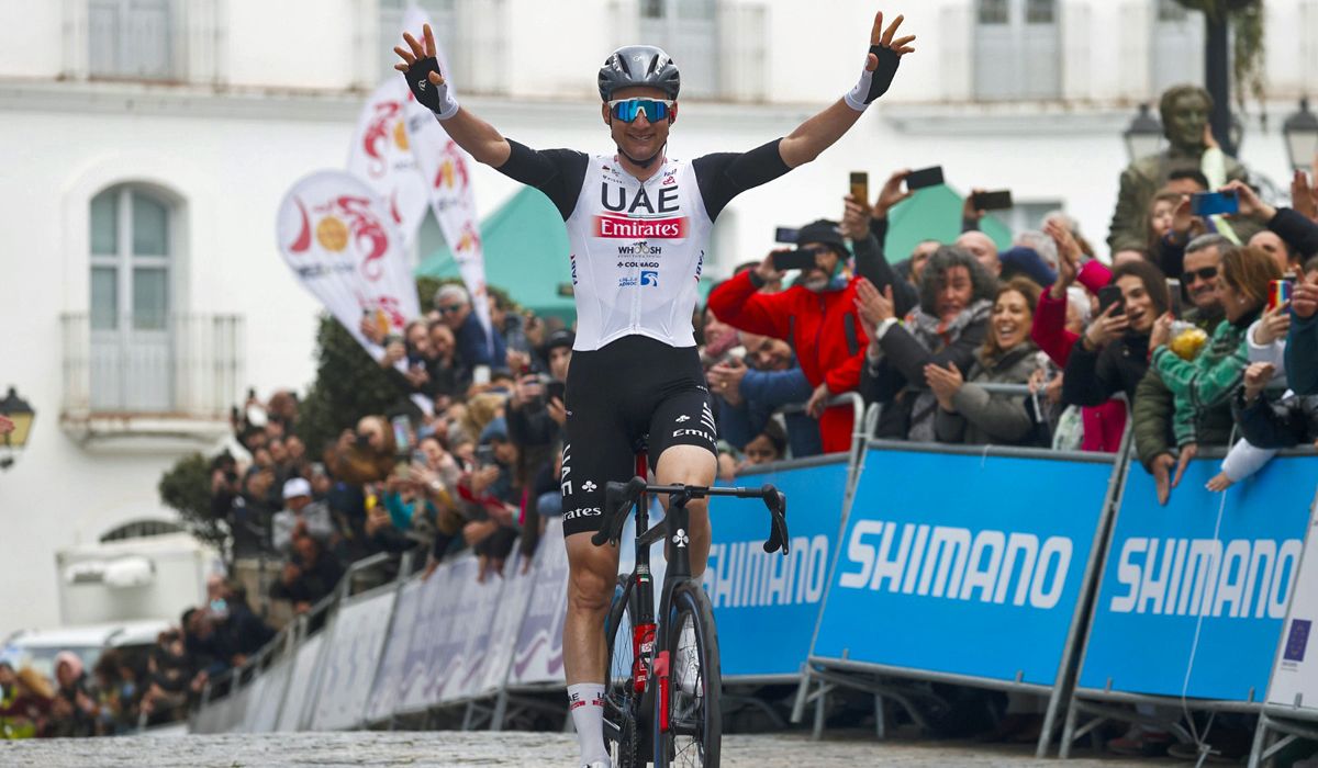 Tim Wellens prolonga el dominio del UAE en una jornada marcada por el fuerte viento