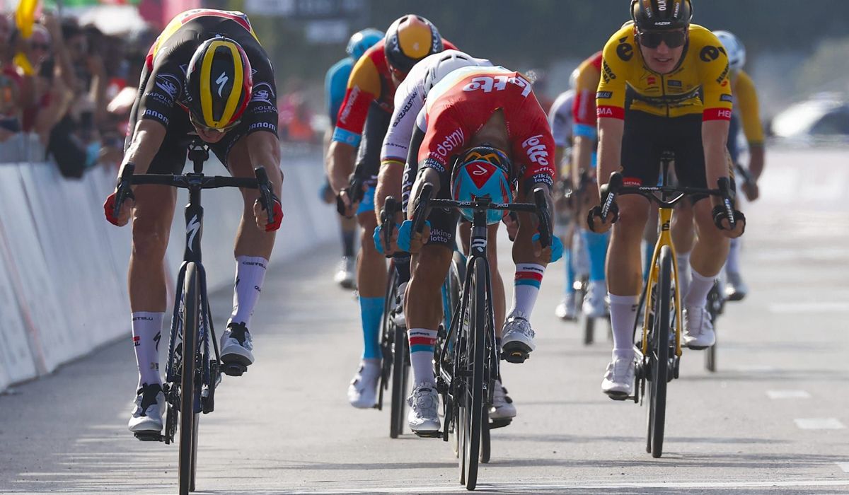 Tim Merlier, victoria de foto finish ante Cavendish en la etapa inaugural del UAE Tour