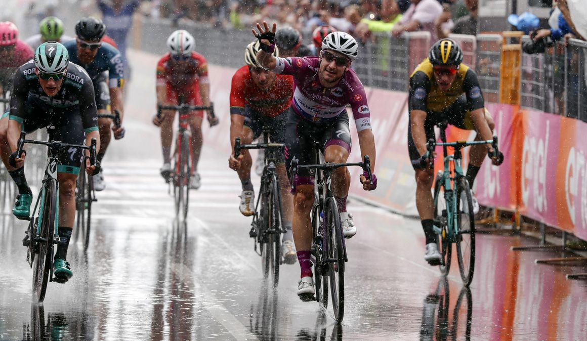 Viviani, poker de victorias bajo la lluvia