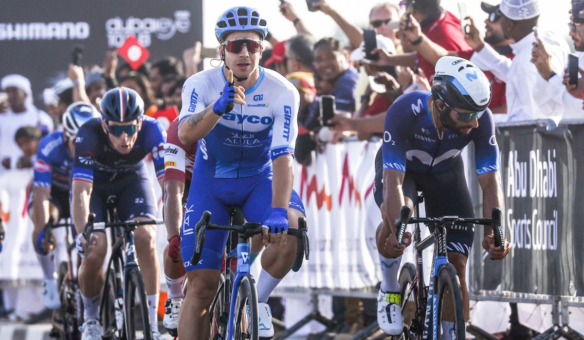 Dylan Groenewegen se lleva al sprint la 5ª etapa del UAE Tour