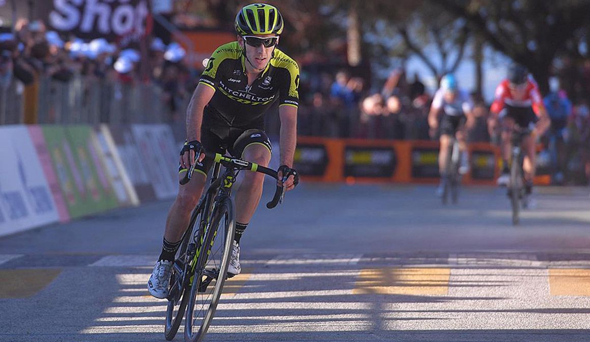 Adam Yates sufre fractura de pelvis por su caída en la Volta