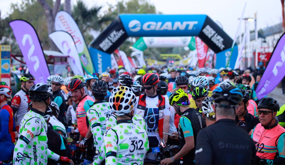 8.000 cicloturistas pedalean en la Mallorca 312-Giant- Taiwan
