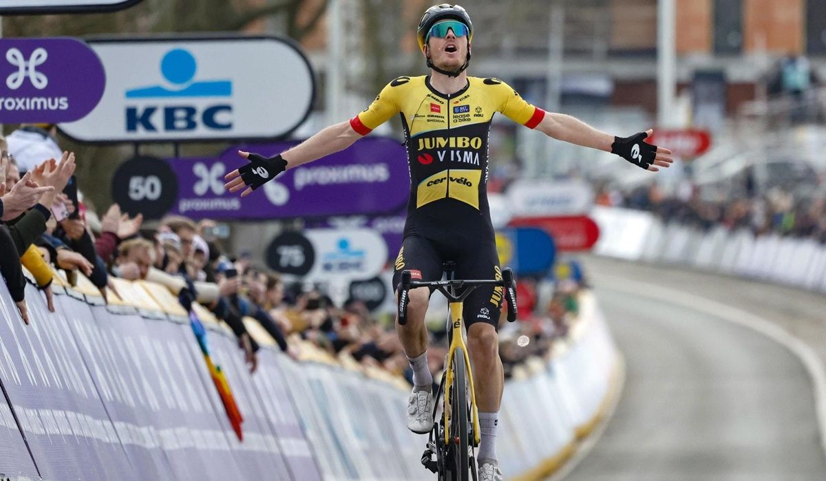 Exhibición de Dylan Van Baarle (Jumbo Visma) en la OHN