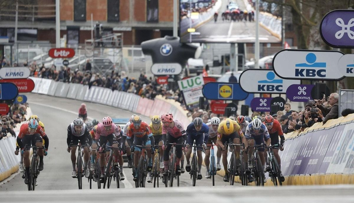 El sprint por la segunda y la tercera plaza El sprint por la segunda y la tercera plaza