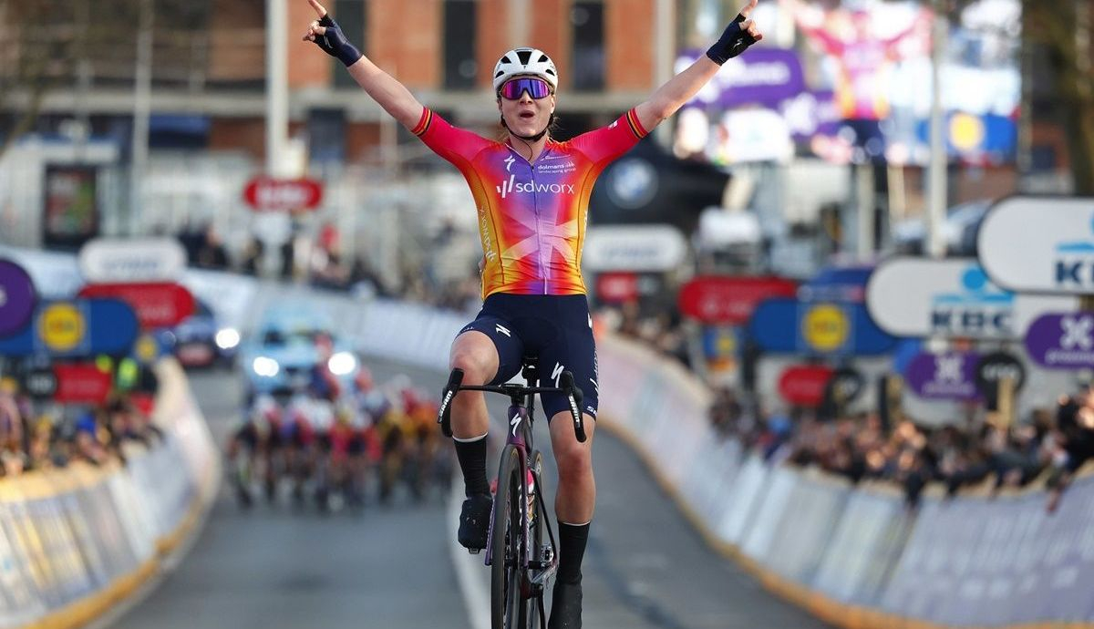 Kopecky se adelantó al grupo de las favoritas para llevarse la OHN en categoría femenina Kopecky se adelantó al grupo de las favoritas para llevarse la OHN en categoría femenina