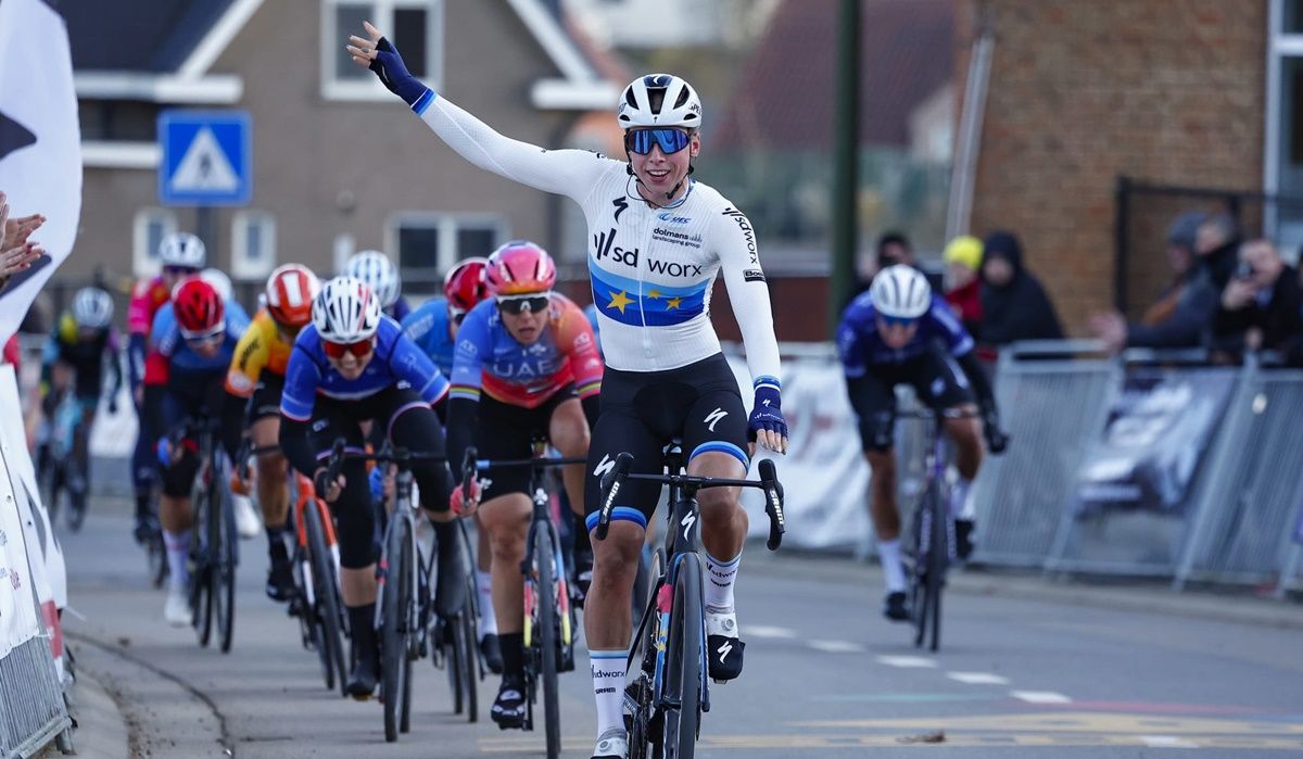 Lorena Wiebes (Team SD Worx) impuso su punta de velocidad para apuntarse el triunfo