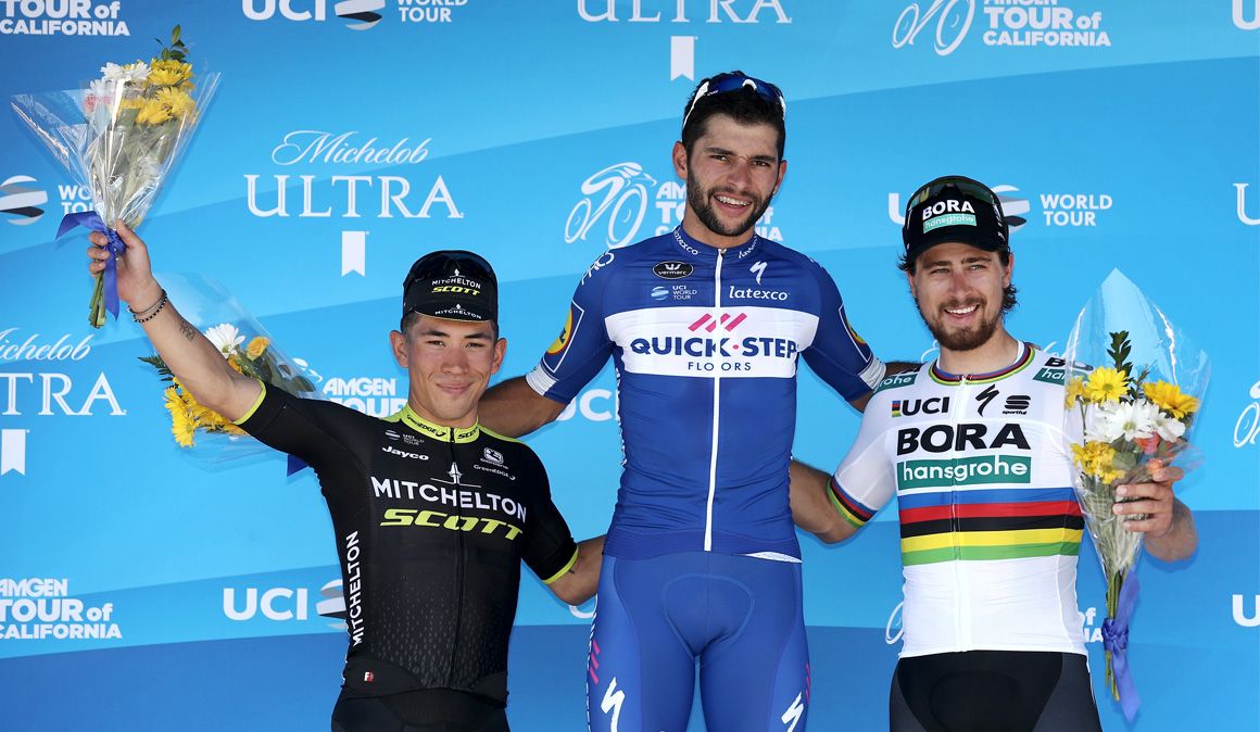 Gaviria gana un sprint caótico en California