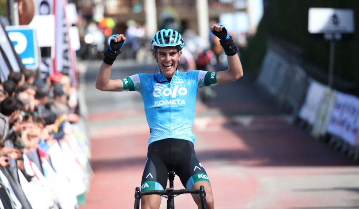 Fernando Tercero celebrando su victoria en la pasada edición de la Aiztondo Klasika