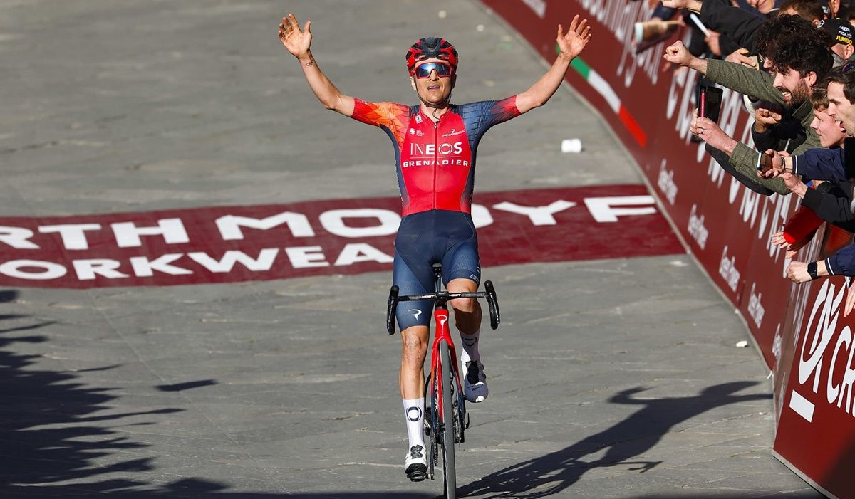 Tom Pidcock selló en Siena una victoria brutal