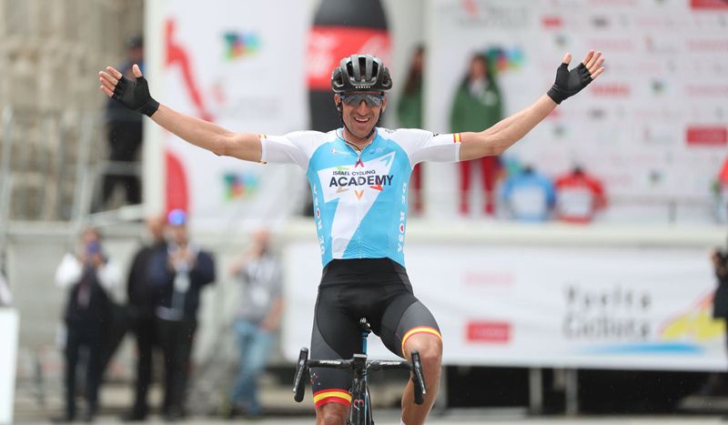 Rubén Plaza conquista la Vuelta a Castilla y León en Ávila