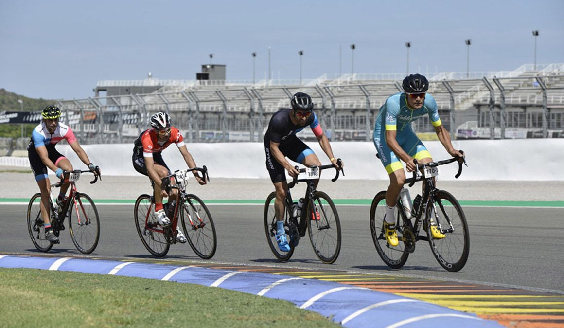 24 horas Cyclo Circuit: festival de ciclismo en el Circuito de Cheste