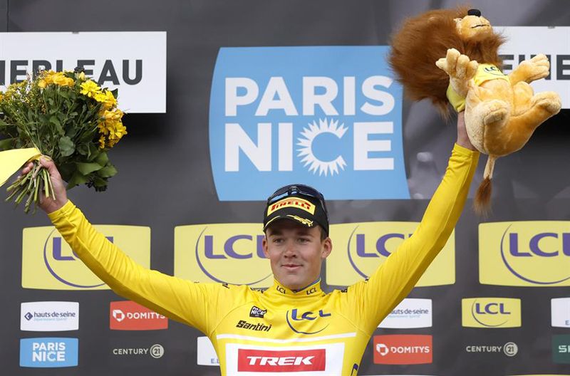 Mads Pedersen, en el podio como nuevo líder de la París Niza Mads Pedersen, en el podio como nuevo líder de la París Niza