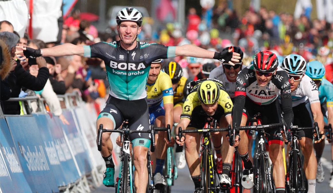 Itzulia: Jay McCarthy triunfa en un sprint con emoción hasta el final
