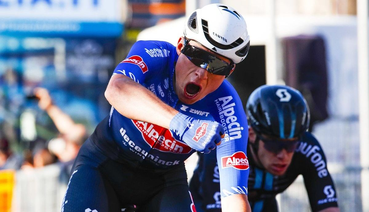 La rabia de Jasper Philipsen en la celebración de su triunfo al sprint La rabia de Jasper Philipsen en la celebración de su triunfo al sprint