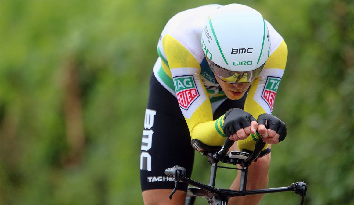 Rohan Dennis gana la CRI; Yates se acerca al triunfo final