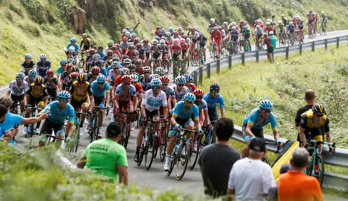Egan Bernal y Landa, afectados por una caída en San Sebastián