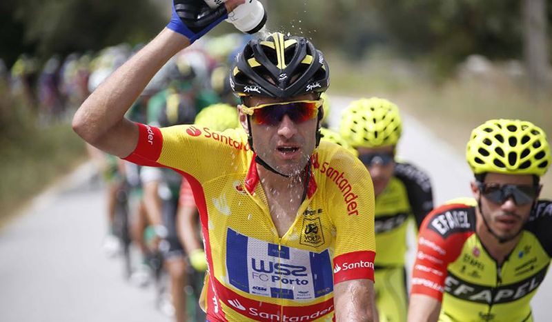Raúl Alarcón se exhibe en Penhas de Saúde y es más líder de la Volta a Portugal