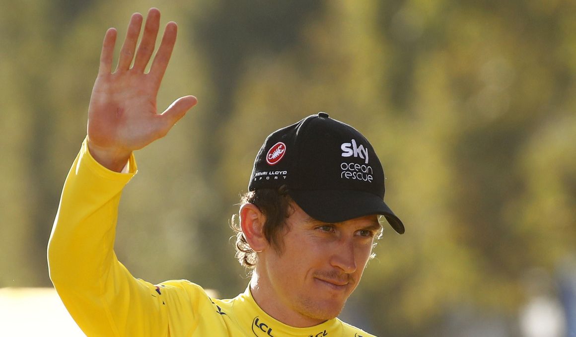 Geraint Thomas, en el podio de París. 