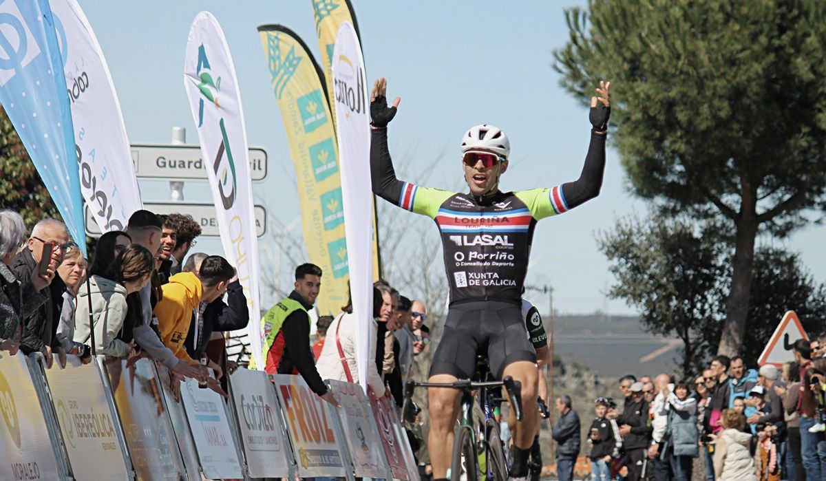 Jason Huertas levantó los brazos en el Trofeo Caja Rural GP San José 2023