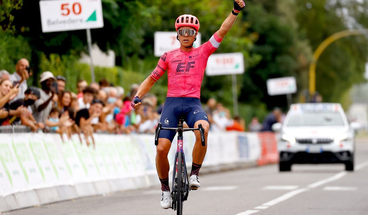 Valgren celebrando su victoria en el Giro de la Toscana 2021. Foto Sprint Cycling Agency