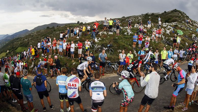 Mucho público este sábado, Día de Asturias, en la ascensión a Les Praeres. 