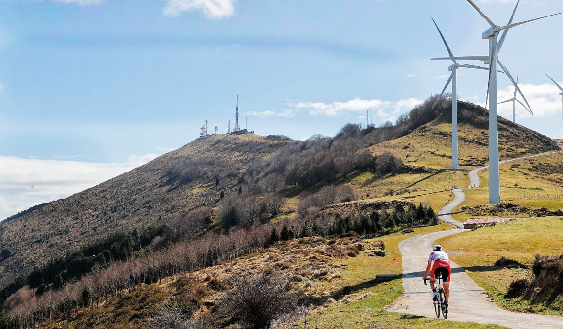 El Monte Oiz, que hoy se estrena en la Vuelta, examinará a los favoritos al triunfo final. 