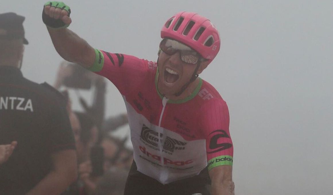 Valverde aprieta a Yates y Enric Mas asalta el podio