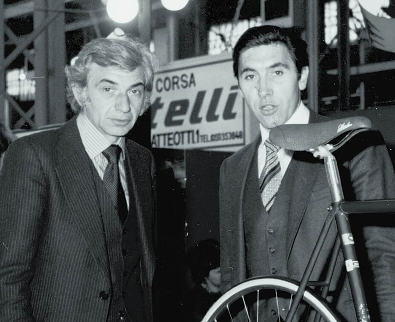 Ugo De Rosa junto a Eddy Merckx