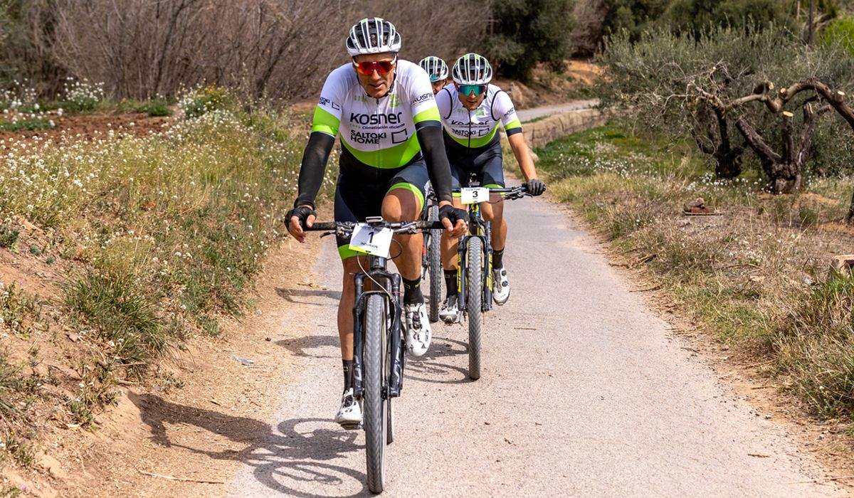 Miguel Induráin, una de las caras conocidas del equipo Kosner Saltoki Home para la Titan Desert