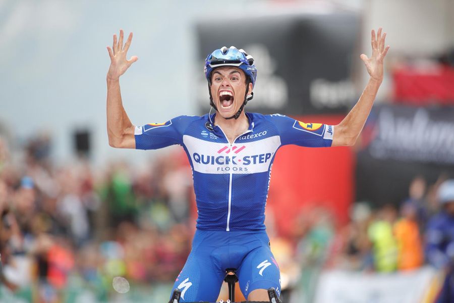 Enric Mas celebra su victoria en La Gallina, allí donde accedió a la segunda plaza del podio. 