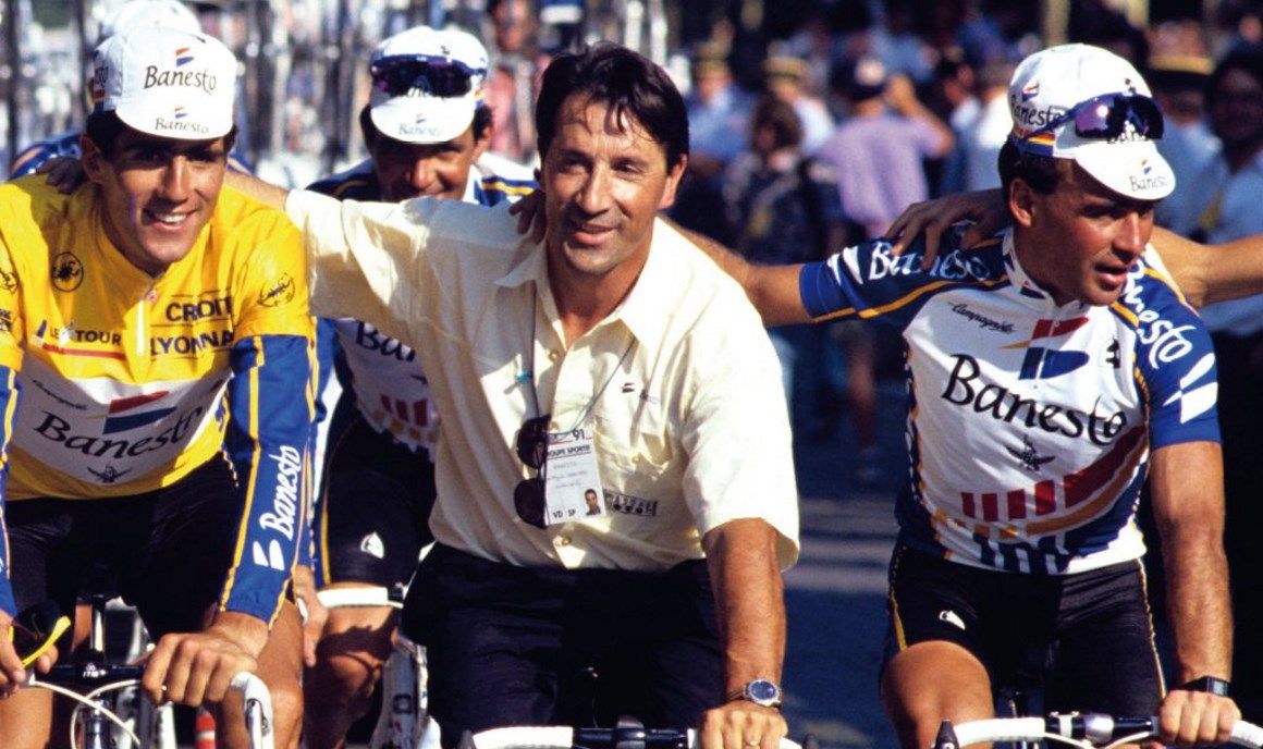 Jesús Rodríguez Magro, a la derecha, junto a Miguel Induráin y José Miguel Echávarri, celebrando el triunfo en el Tour de 1991.  