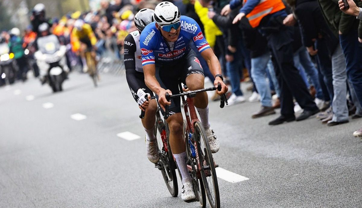 Mathieu Van der Poel (Alpecin Deceuninck) trató de aguantar de todas las maneras las embestidas de Pogacar Mathieu Van der Poel (Alpecin Deceuninck) trató de aguantar de todas las maneras las embestidas de Pogacar