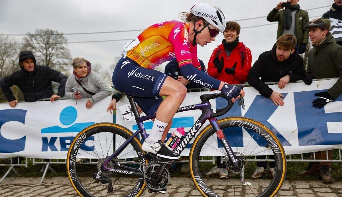 Lotte Kopecky no tuvo rival para llevarse su segundo Tour de Flandes