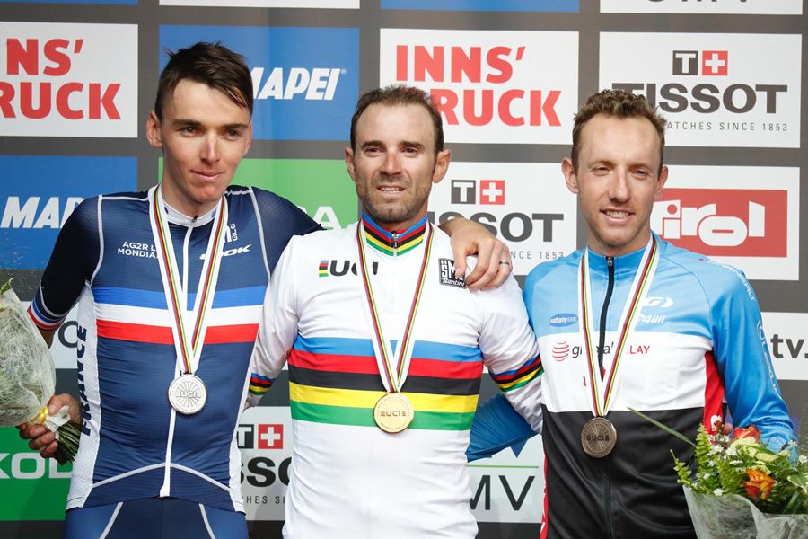 El podio de 2018: Valverde, campeón del mundo; Romain Bardet, plata; Michael Woods, bronce.