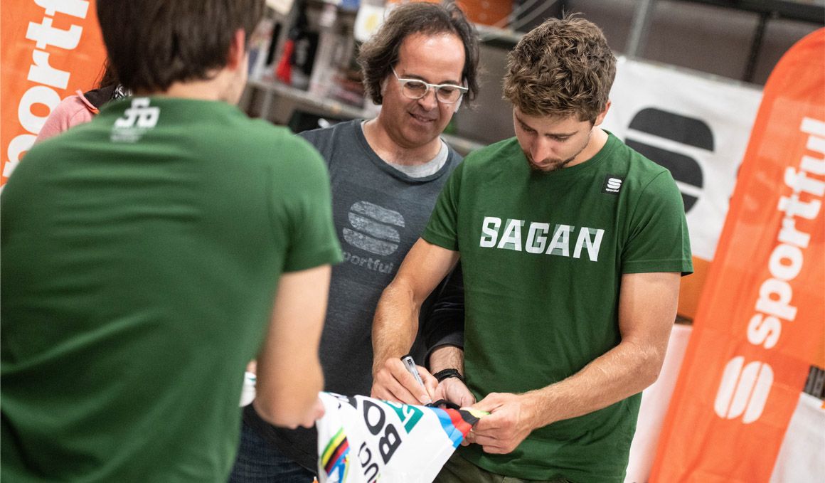Peter Sagan, homenajeado en la sede de Sportful