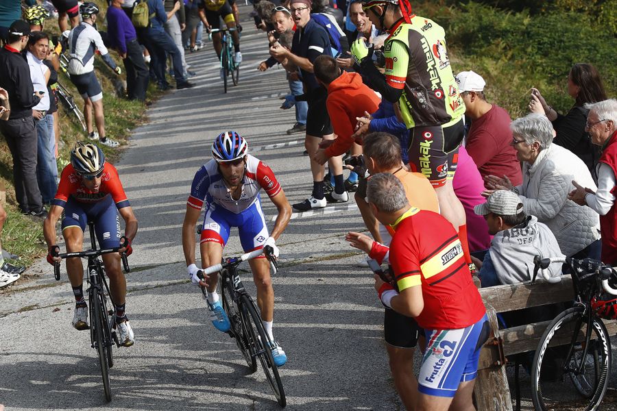 Pinot, pasando al ataque en el Muro di Sormano. 