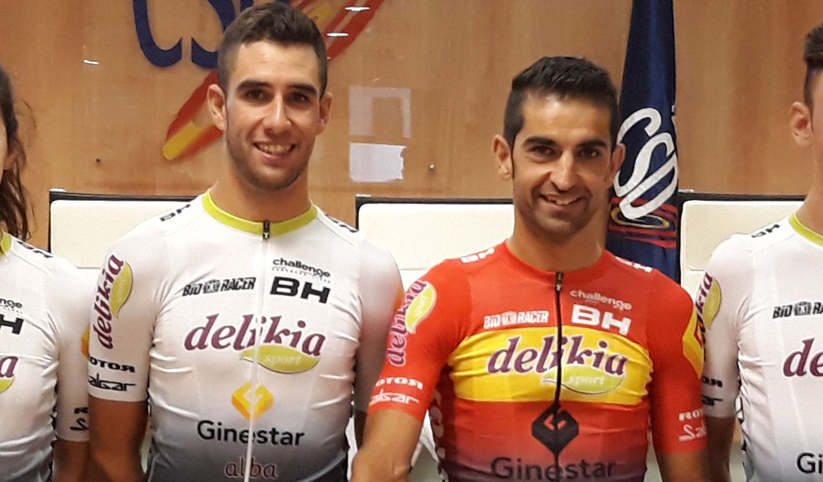 Felipe Orts (izd) e Ismael Esteban, los dos referentes del Delikia-Ginestar y del ciclocross nacional. 