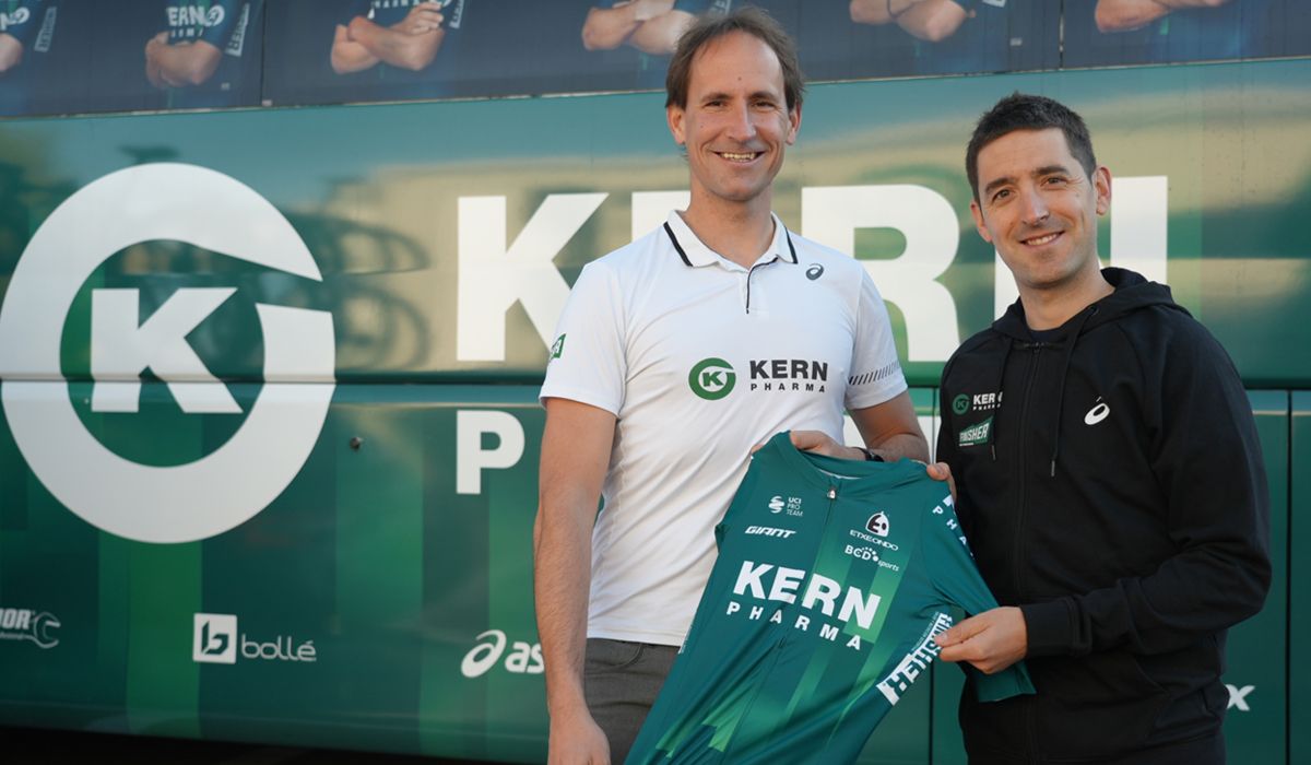 Mikel Nieve ficha por el Equipo Kern Pharma