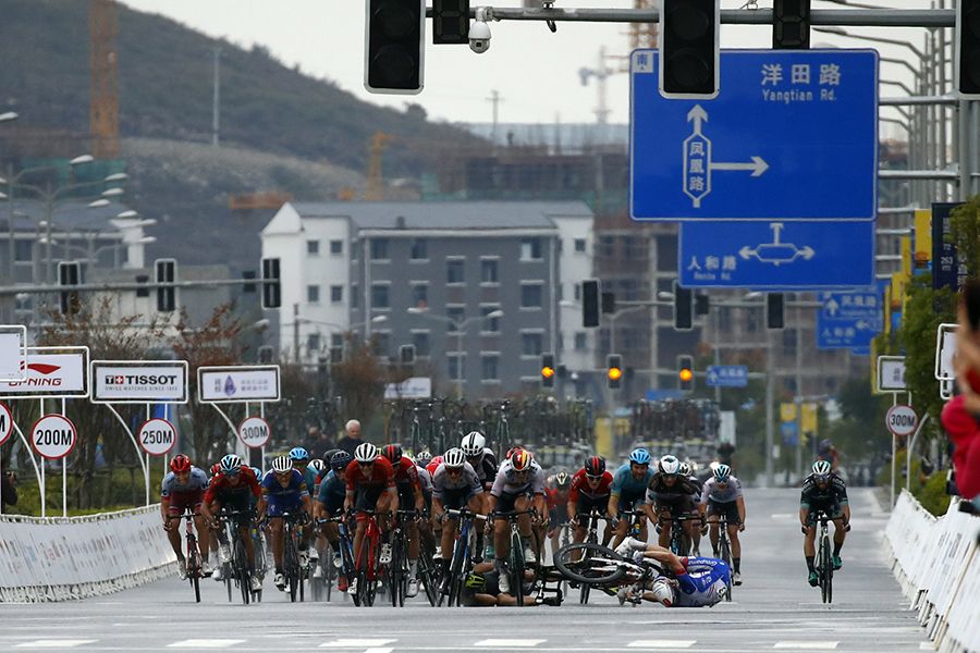 Matteo Trentin impone su punta de velocidad en la llegada a Guilin